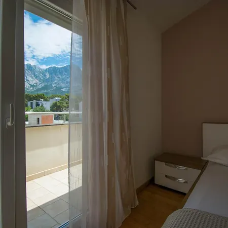 Kameni Dvori * Baška Voda