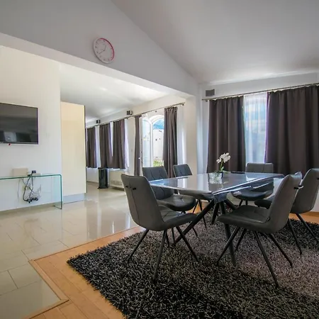 Kameni Dvori Apartment
