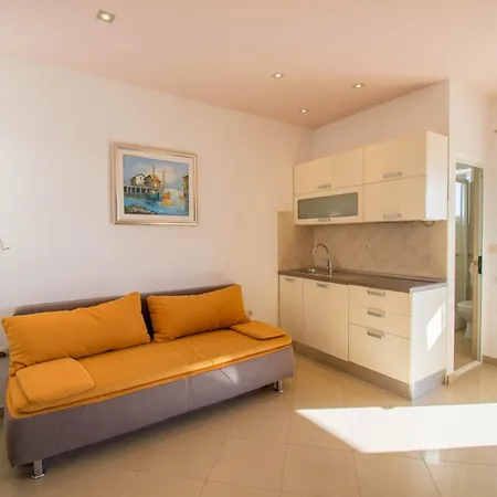 Kameni Dvori Apartment