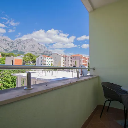 Kameni Dvori Apartment *